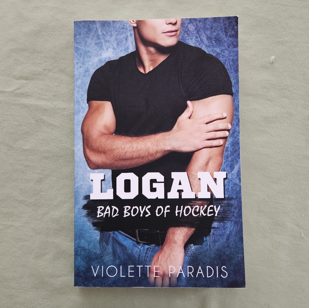 Logan. Bad Boys of Hockey by Violette Paradis - Paperback Spicy Sports Romance